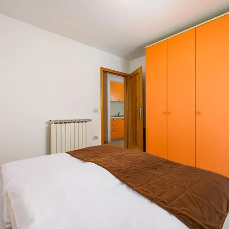 House With Dragica 4* أوماغ