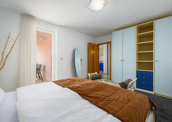House With Dragica 4* أوماغ