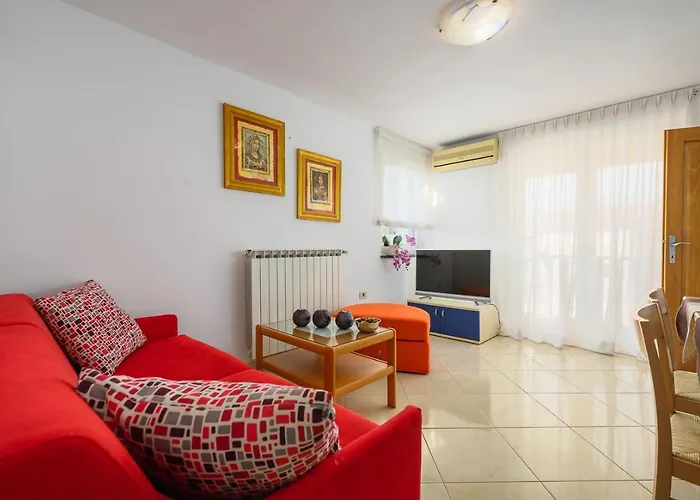 House With Dragica 4* أوماغ