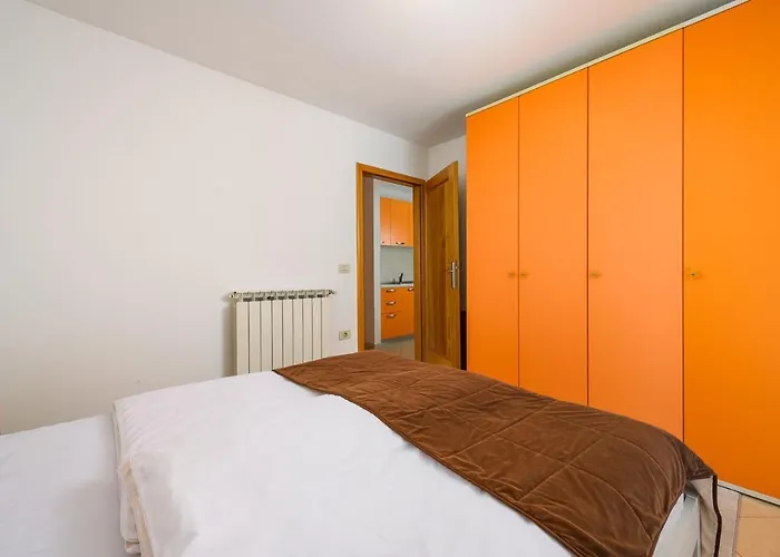 House With Dragica 4* أوماغ